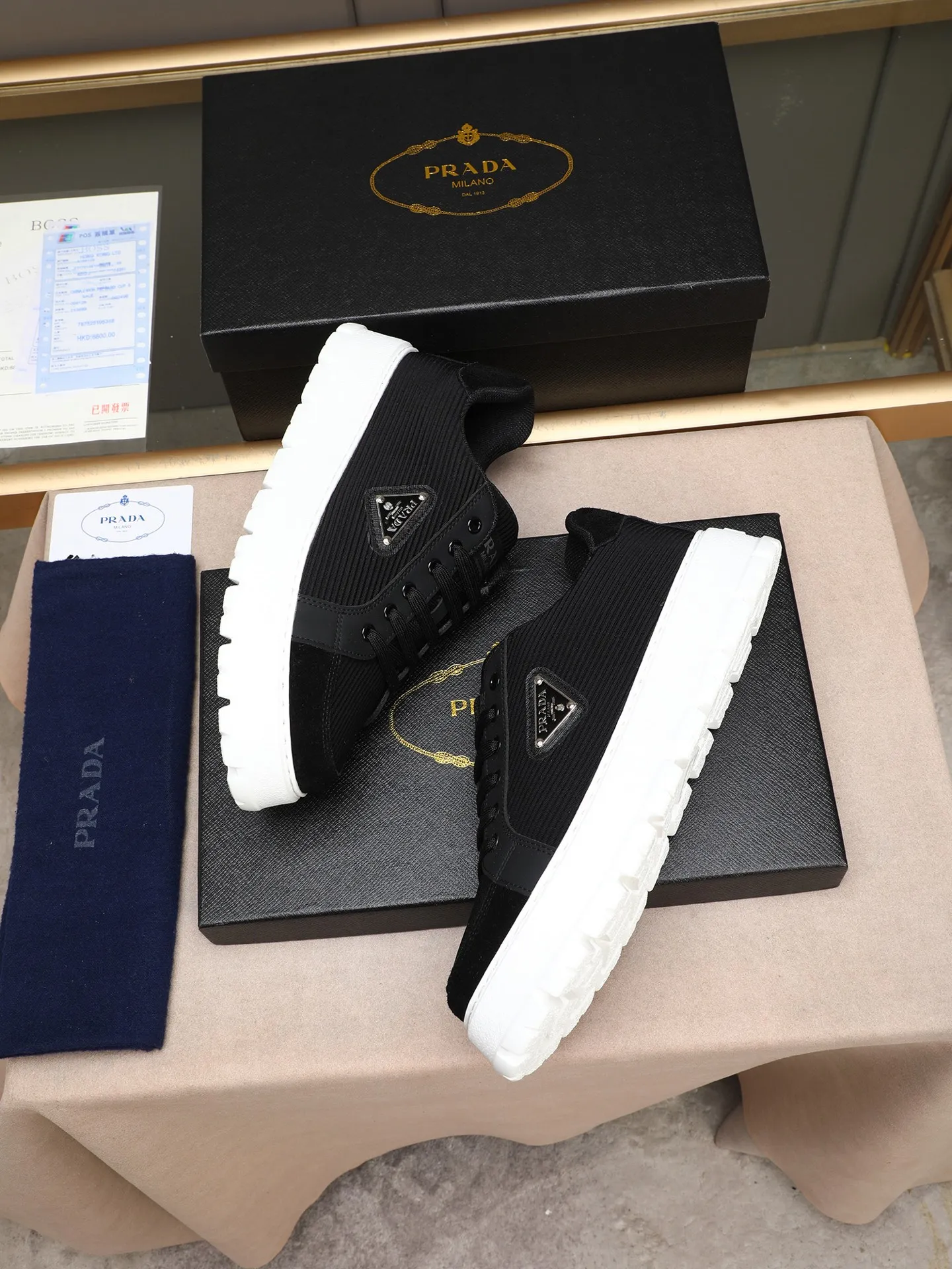 Men's Men's Shoes 💰440 Prada/Prada Men's new casual shoes, this sports shoe is made of imported calfskin upper with breathable mesh and breathable mesh lining. The foot pads are made of sheepskin, and the outsole is made of non-slip sports exclusive rubber outsole with logo. It feels good on the feet and is a fashionable item! Size: 38-44 (45 customized)